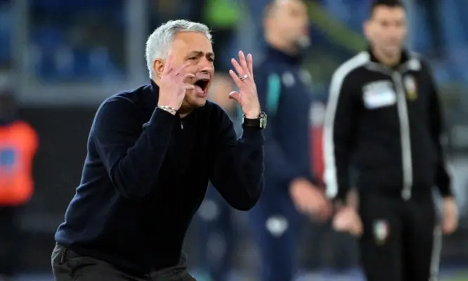 ¿Reemplazo de Xavi? Captan a José Mourinho en Barcelona