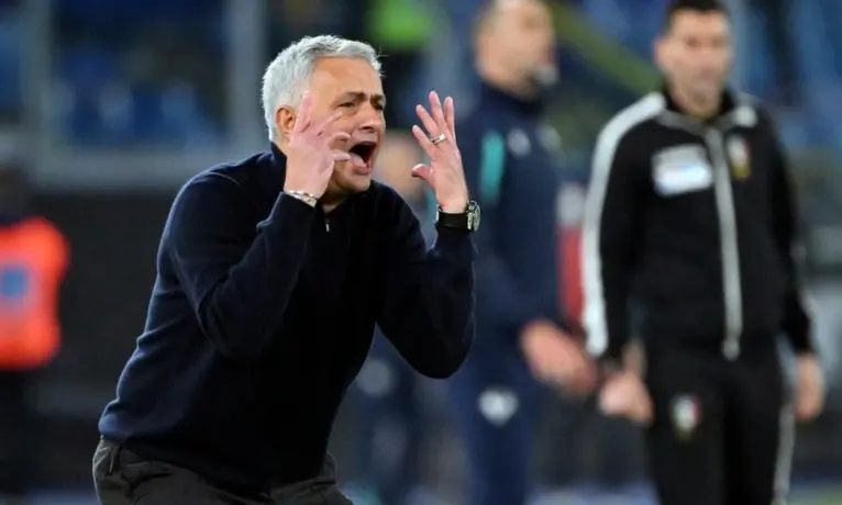 ¿Reemplazo de Xavi? Captan a José Mourinho en Barcelona