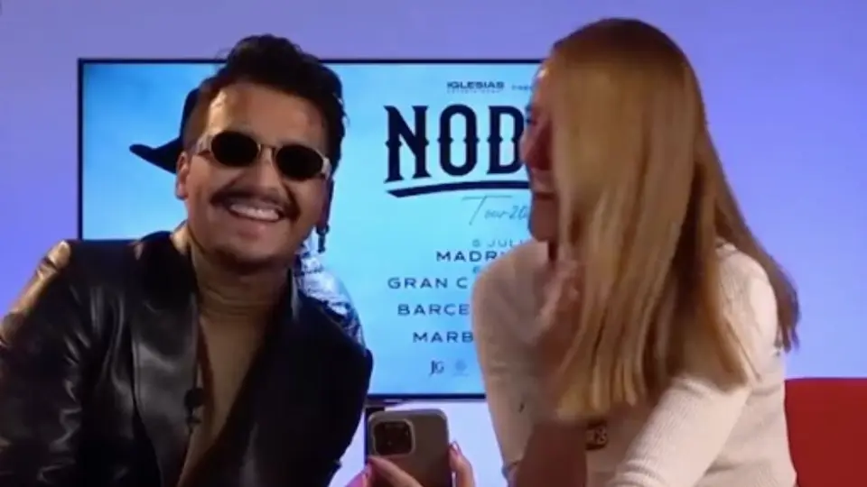 Christian Nodal y Marco Fabián protagonizan momento durante una entrevista