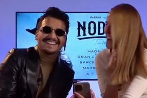 Christian Nodal y Marco Fabián protagonizan momento durante una entrevista