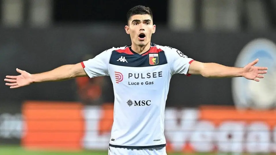Genoa y Johan Vásquez dejan escapar la victoria en el último minuto frente al Bolonia