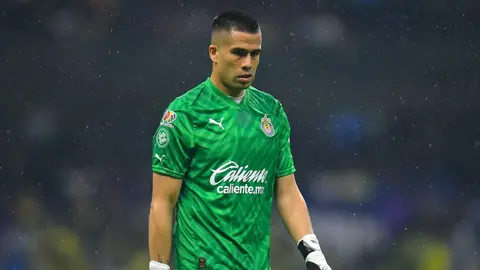Miguel Jiménez fuera de la convocatoria de Chivas previo al debut ante Santos