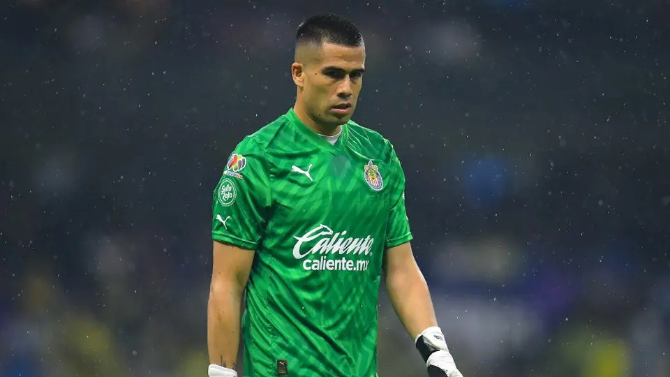 Miguel Jiménez fuera de la convocatoria de Chivas previo al debut ante Santos
