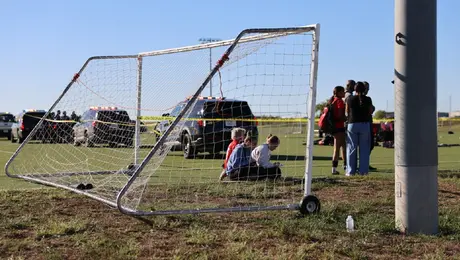 Tragedia en Kansas: liberan sin cargos a conductora que atropelló y mató a dos personas en partido de futbol