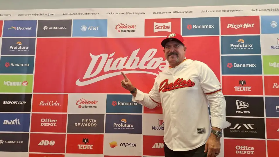 Benjamín Gil en su presentación como mánager de los Diablos Rojos del México | JOSÉ MORENO