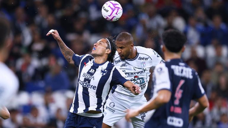 Salomón Rondón anotando con Pachuca ante Monterrey | IMAGO7