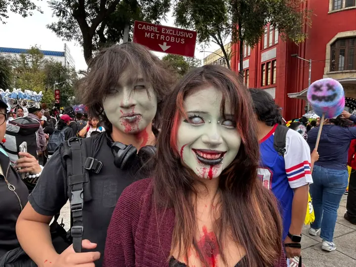 Zombies, brujas y monstruos recorrieron las calles del Centro Histórico durante la edición 19 de la Marcha Zombie./ Georgina Sánchez