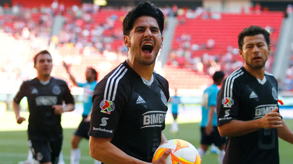 El Clausura 2013 fue la primera vez que Chivas vistió de negro en el Estadio Akron | Imago7