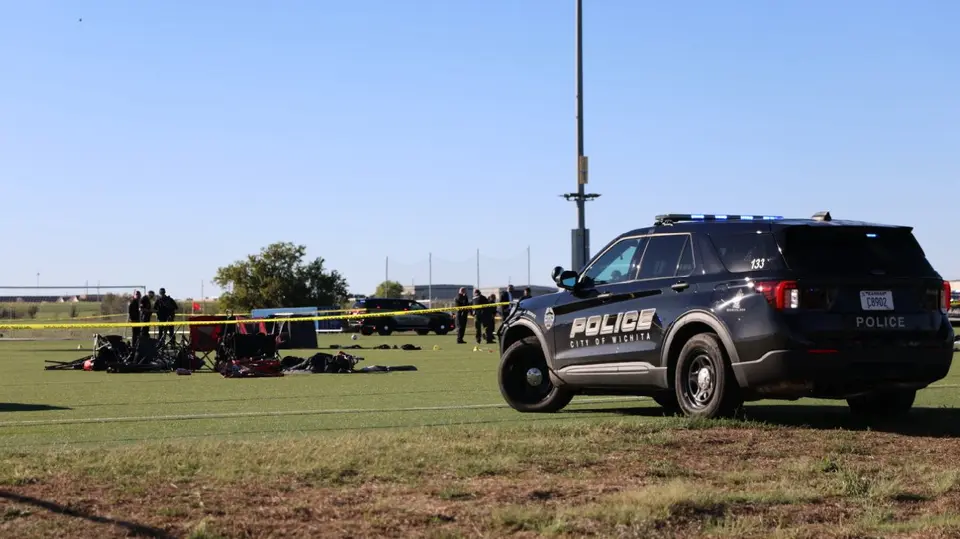 Escena del crimen en campo de futbol Wichita, Kansas | AP