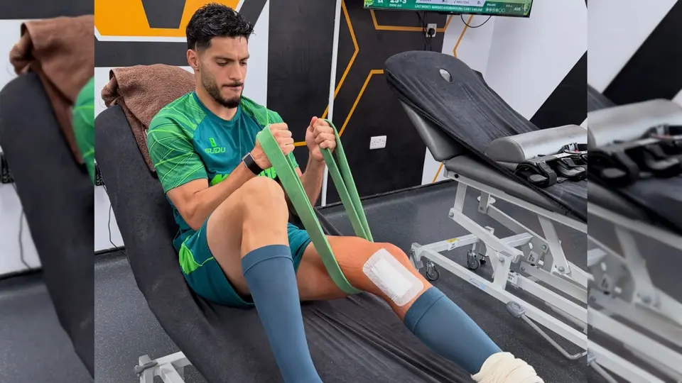 Raúl Jiménez en sus trabajos de recuperación tras su operación de rodilla | INSTAGRAM: @raulalonsojimenez9