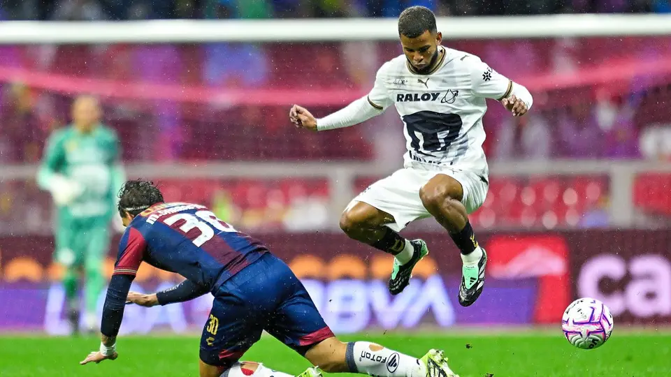 Pedro Vite con Pumas en el partido ante Atlante en la Liga MX | IMAGO 7