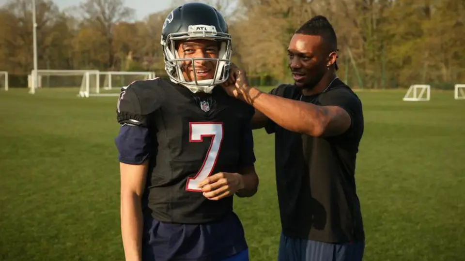 Kylian Mbappé revela en qué posición jugaría en la NFL y sorprende a Bijan Robinson