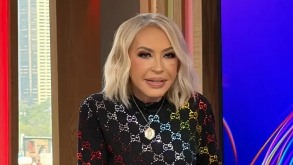 La conductora peruana Laura Bozzo permanece hospitalizada en la Ciudad de México, mientras surgen nuevos reportes sobre su salud./ RS