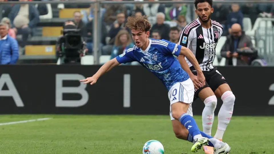 Nico Paz en partido con Como 1907 en la Temporada 2025-26 de la Serie A | AP