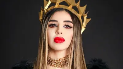 Emma Coronel demanda a editorial de libro de Anabel Hernández por utilizar su imagen sin permiso