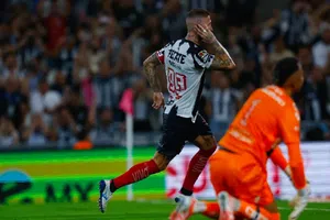 Todo queda entre amigos: Sergio Ramos anota gol a su excompañero, Keylor Navas