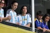 ¡Invitada de lujo! Dua Lipa presente en Super Clásico entre Boca Juniors y River Plate