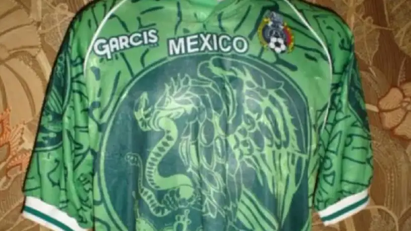 La historia real de la camiseta Garcis que la FMF retiró por usar el escudo nacional