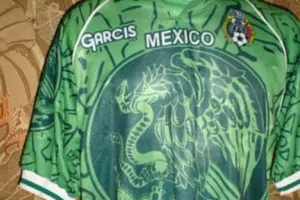 La historia real de la camiseta Garcis que la FMF retiró por usar el escudo nacional