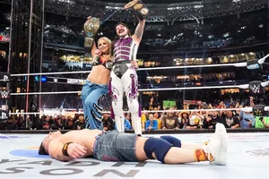 Liv Morgan y Dominik Mysterio se burlan de John Cena tras su derrota en Survivor Series
