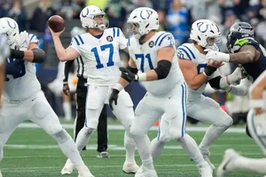 Philip Rivers regresa del retiro y lanza pase de touchdown a los 44 años