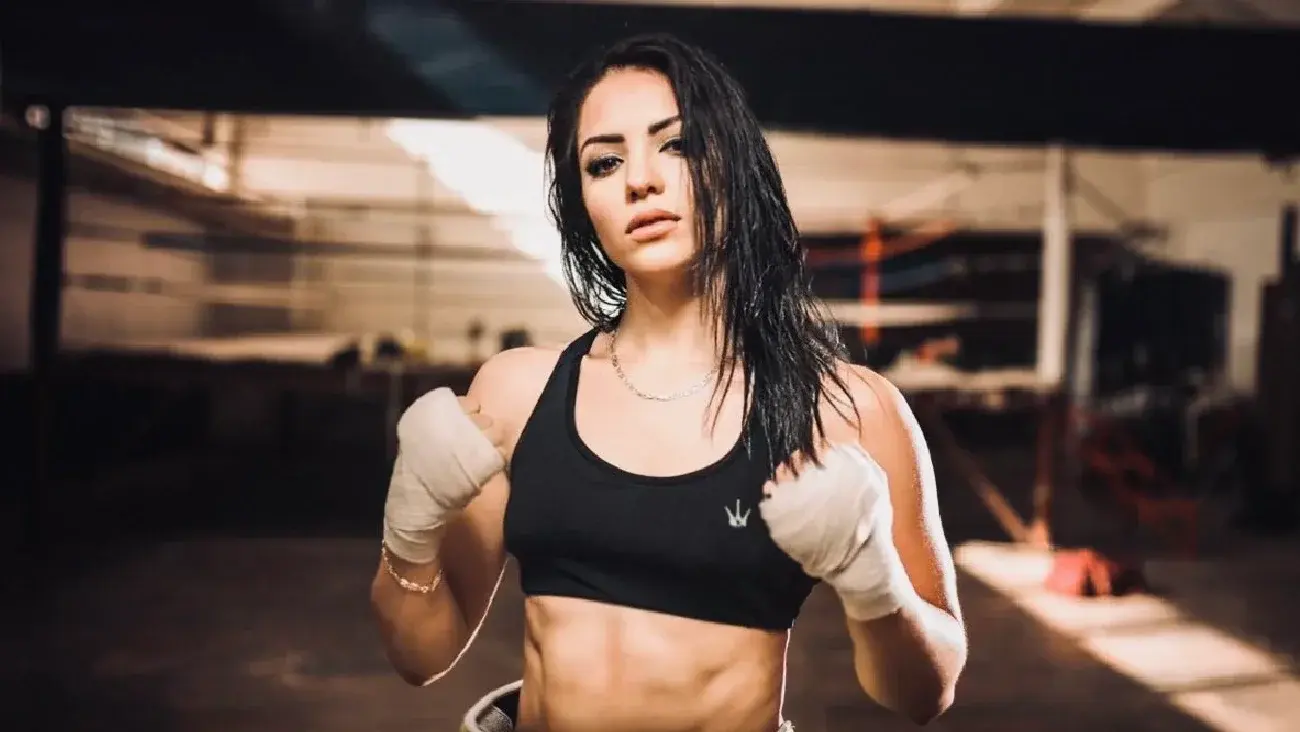 Diana "La Bonita" Fernández posando | X: @DianaBoxbonita