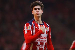 Armando González en celebración con Chivas I IMAGO7