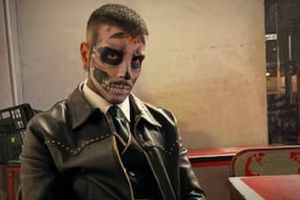 VIDEO: Rauw Alejandro sufre caída durante concierto en CDMX