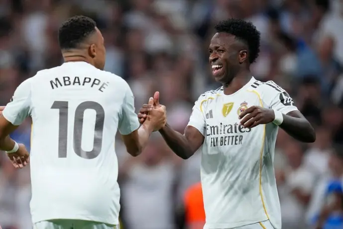 Vinicius defiende a Mbappé y afirma tener una "conexión increíble" con él dentro y fuera de la cancha