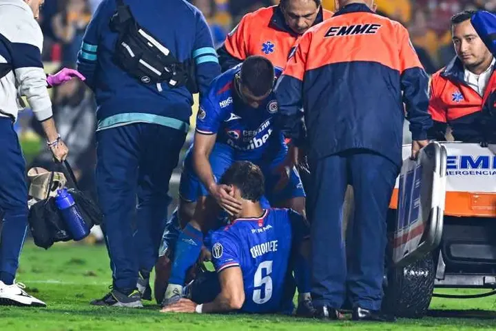Lira consuela a Chiquete | MEXSPORT