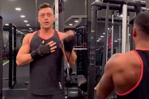 La sorprendente transformación de Mesut Özil que rompió las redes sociales