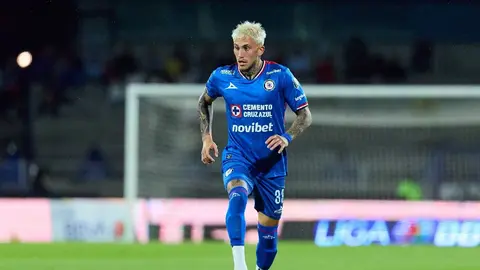 Piovi sale lesionado ante Necaxa y enciende las alarmas en Cruz Azul