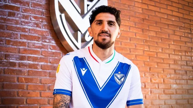 Valdés en su presentación como jugador de Vélez | X: @Velez