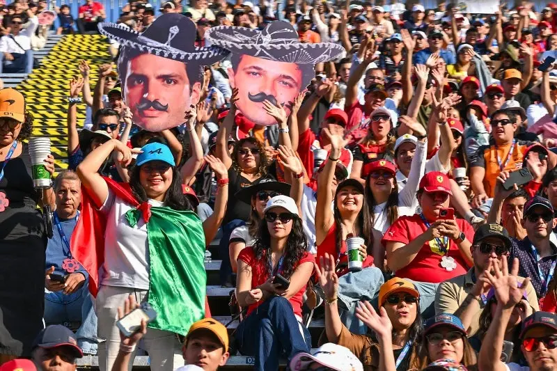 Afición en las tribunas del Autódromo Hermanos Rodríguez durante el Gran Premio de México | IMAGO 7