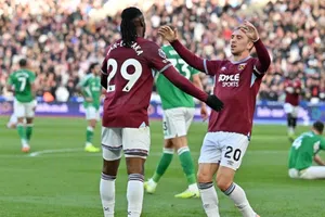 West Ham remonta y vence a Newcastle para su primera victoria en casa en ocho meses