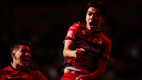 Xolos se burla de Tigres con meme viral de Gilberto Mora