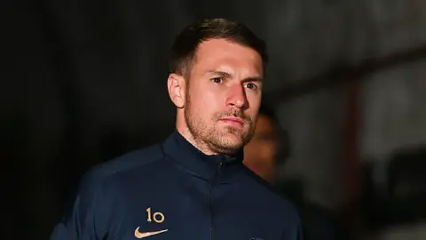 ¡Nueva aventura! Aaron Ramsey reaparece en nuevo deporte tras abandonar a los Pumas