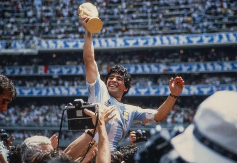 Diego Armando Maradona como campeón del mundo en el Estadio Azteca | MEXSPORT
