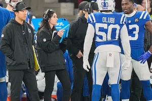 Isabel Díaz asciende rápido con los Colts como una de las 11 mujeres entrenadoras en la NFL