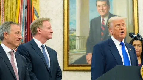 Donald Trump quiere que el nuevo estadio de los Washington Commanders lleve su nombre