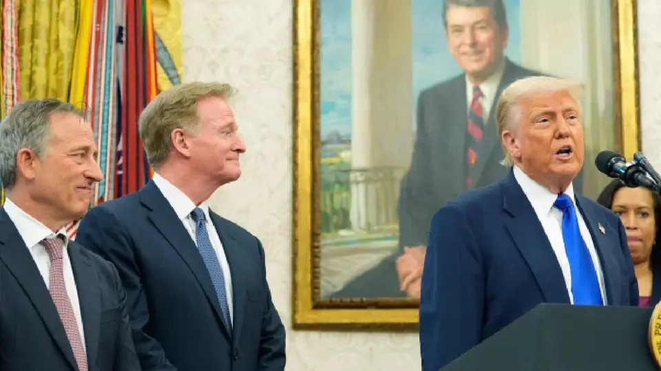 Donald Trump quiere que el nuevo estadio de los Washington Commanders lleve su nombre