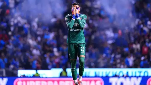 Kevin Mier sufre fractura de tibia y será baja por seis meses