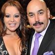 Lupillo Rivera publica fotos inéditas del día en que recibieron los restos de Jenni Rivera