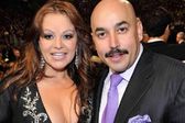 Lupillo Rivera publica fotos inéditas del día en que recibieron los restos de Jenni Rivera