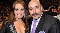 Lupillo Rivera publica fotos inéditas del día en que recibieron los restos de Jenni Rivera