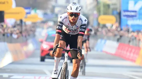 ¡Otra embestida en Italia! Isaac del Toro se impuso en el Giro del Veneto y llegó a 16 victorias en el año