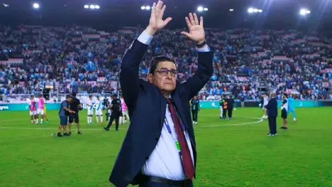 Vasco Aguirre lamentó eliminación de Guatemala y Luis Fernando Tena: “Es una pena lo del Flaco”