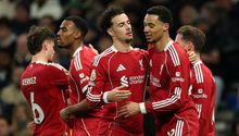 Liverpool, contra nueve jugadores, venció al Tottenham y se mete a zona de Champions
