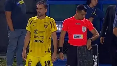 Presidente de equipo paraguayo juega un partido a sus 51 años y rompe récord