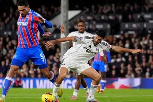 Fulham cae ante Crystal Palace en Premier League; Raúl Jiménez registra asistencia